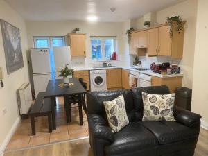 Excellent Central Location Apt 2 R2