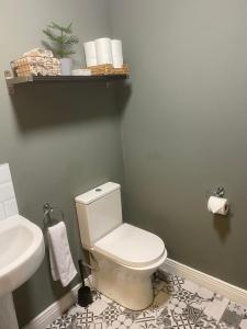 Excellent Central Location Apt 2 R2