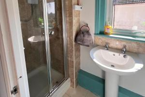 ApartmentSleeps2-Seaside Escape-WiFi-Parking