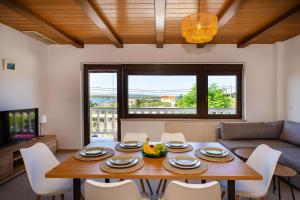 Apartments Villa Verica - Mit Meerblick & Pool auf der Insel Rab