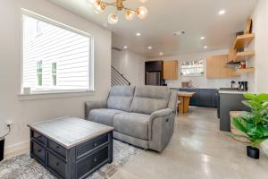 Near Restaurants and Parks Home 3 Mi to Dtwn Austin