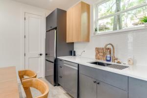 Near Restaurants and Parks Home 3 Mi to Dtwn Austin