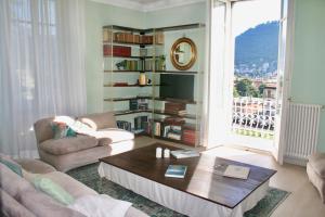 Deluxe top floor apartment in Villa Marina