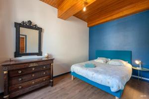 Villas Au coeur de Bruniquel - Magnifique villa en pierres pour 7 personnes - Piscine privee - Poele - Vue imprenable sur le village - Jardin - Garage : photos des chambres