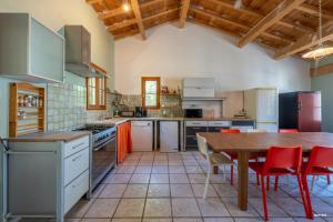 Villas Au coeur de Bruniquel - Magnifique villa en pierres pour 7 personnes - Piscine privee - Poele - Vue imprenable sur le village - Jardin - Garage : photos des chambres