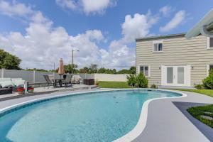 5 Mi to Boat Cruises! WPB Retreat with Pool Access