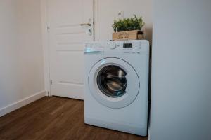 Maisons de vacances Maison Segrais - 6 pers - jardin - Vaugueux - Abbaye : Maison de Ville 2 Chambres