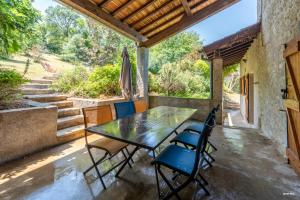 Villas Au coeur de Bruniquel - Magnifique villa en pierres pour 7 personnes - Piscine privee - Poele - Vue imprenable sur le village - Jardin - Garage : photos des chambres