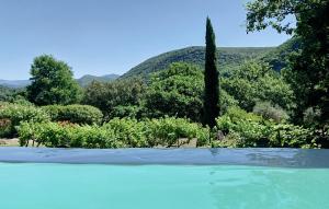Maisons de vacances Gite en Cevennes du sud, bergerie restauree au rez de jardin d'une bastide avec piscine a debordement, vue exceptionnelle, authenticite, confort, repos assure au coeur de la nature : photos des chambres
