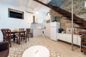 The Yellow House by MyRentalHost