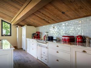 Chalet Wonderland - OVO Network