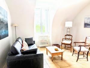 Maisons de vacances Gite en Cevennes du sud, bergerie restauree au rez de jardin d'une bastide avec piscine a debordement, vue exceptionnelle, authenticite, confort, repos assure au coeur de la nature : photos des chambres