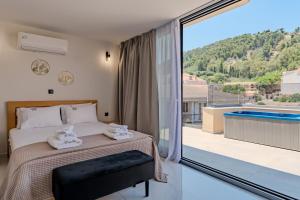 La Vue, Suites For Living