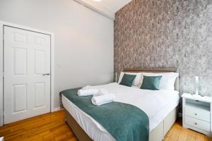 Hatton Gardens - 2 Bedroom Family Apartments