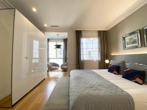 Spacious Elegant on Avenue Diagonal By MyRentalHost