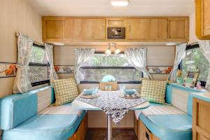 6 Mi to Wimberley Square Happy Days Cruiser