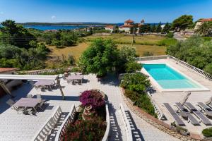 Apartments Villa Verica - Mit Meerblick & Pool auf der Insel Rab