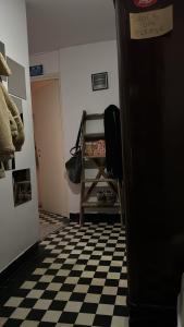 Central Artist Room - Victory Avenue