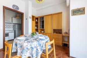 GuestHost - Comfy Apartment 10 min from the Beach