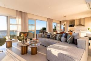 Lisburn on Clifton Villa - Ocean Views, Sleeps 15