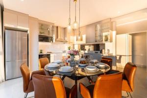 Lisburn on Clifton Villa - Ocean Views, Sleeps 15