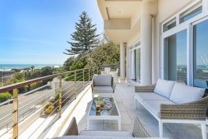 Bakoven Serenity - Pool, Ocean Views, 5 min walk to beach