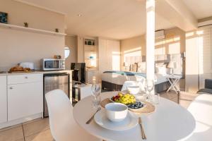 2 min walk to beach, Ocean Views, Communal pool - Sunset Azure Studio Bakoven