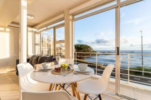 2 min walk to beach, Ocean Views, Communal pool - Sunset Azure Studio Bakoven
