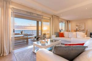 Sunset Azure Apt - Panoramic Views 2 min to beach