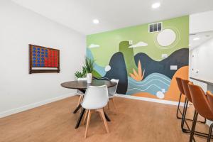 Stylish SLC Townhome King 2-Car Garage