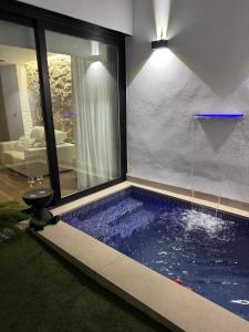 Casa Rural con piscina privada en casco urbano de Náquera Botigueta 25
