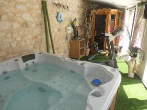 VILLA SANLOREN Piscine et Jacuzzi