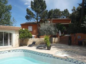 Villas VILLA SANLOREN Piscine et Jacuzzi : photos des chambres