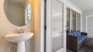 Modern 5BR Townhouse w Private Pool near Disney