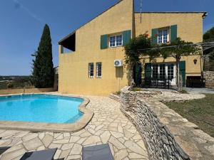 Villas Les Hauts de Bezouce, Vue, Piscine & Calme : photos des chambres