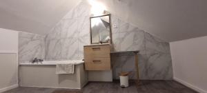 Appartements T3 centre renove 50 m2 confort ! : photos des chambres