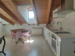 Apartamento abuhardillado en centro histórico Burgos - 3hvězdičkové hotely ve městě Burgos