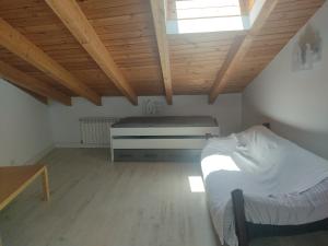 Apartamento abuhardillado en centro histórico Burgos