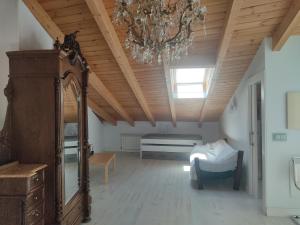 Apartamento abuhardillado en centro histórico Burgos