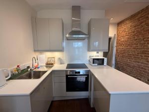 Pass the Keys Modern Elegant Studio 20 Minutes to Central London