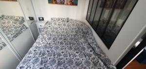 Quiet love nest in Paris