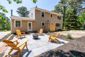 Charming Garrison Colonial Home in Wellfleet - 4hvězdičkové hotely ve městě Wellfleet