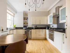 Stylish Spacious 2 bedrooms in Fulham - Pass the Keys