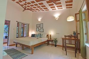 Inn Pondiville Forest Retreat