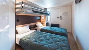 Hotels Premiere Classe Bordeaux Eysines-Tour de Gassies : Chambre Standard - 3 Lits Simples