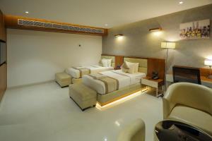 Royal Plaza Suites by RAK Rooms, Mangaluru