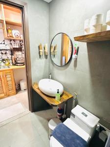 505MSNK Luxe Twin Studio I Balcony & Kitchen