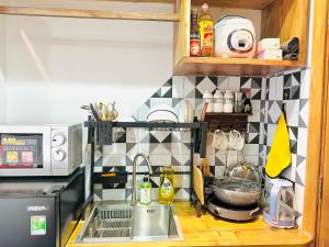 505MSNK Luxe Twin Studio I Balcony & Kitchen