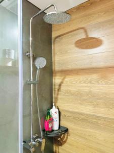 505MSNK Luxe Twin Studio I Balcony & Kitchen