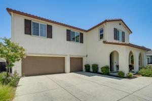 Patio and Outdoor Kitchen Manteca Family Home